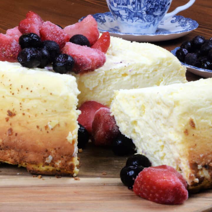 Simple New York Style Cheesecake Recipe (No Springform Pan) - Idies Farm